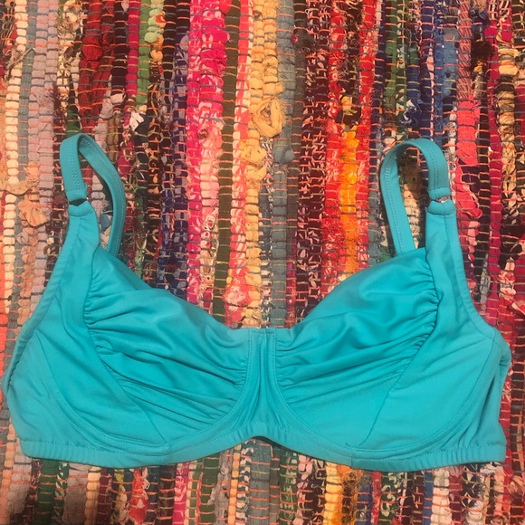 VENUS Other - Venus Bathing Suit Top